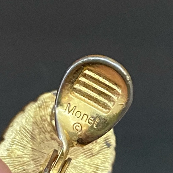 Vintage Signed MONET Fleur De Lis Dangling Earrings - Picture 10 of 10